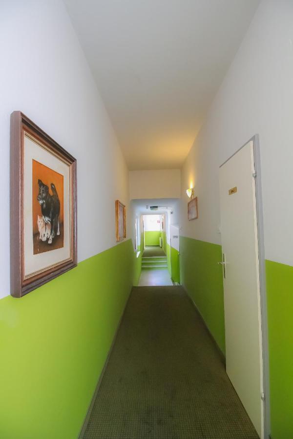 Economic 2Sb Apartment In Lively Area Vienne Extérieur photo