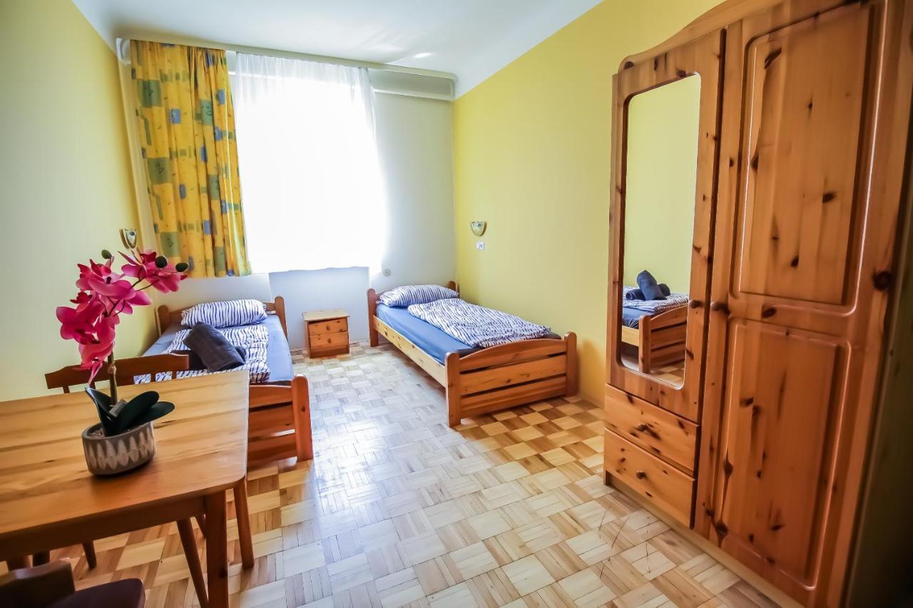 Economic 2Sb Apartment In Lively Area Vienne Extérieur photo