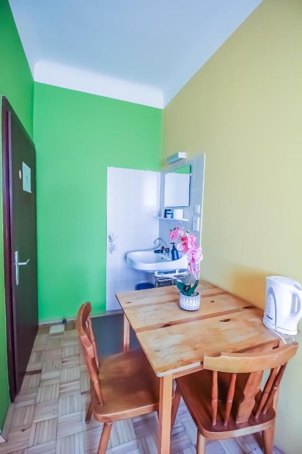 Economic 2Sb Apartment In Lively Area Vienne Extérieur photo