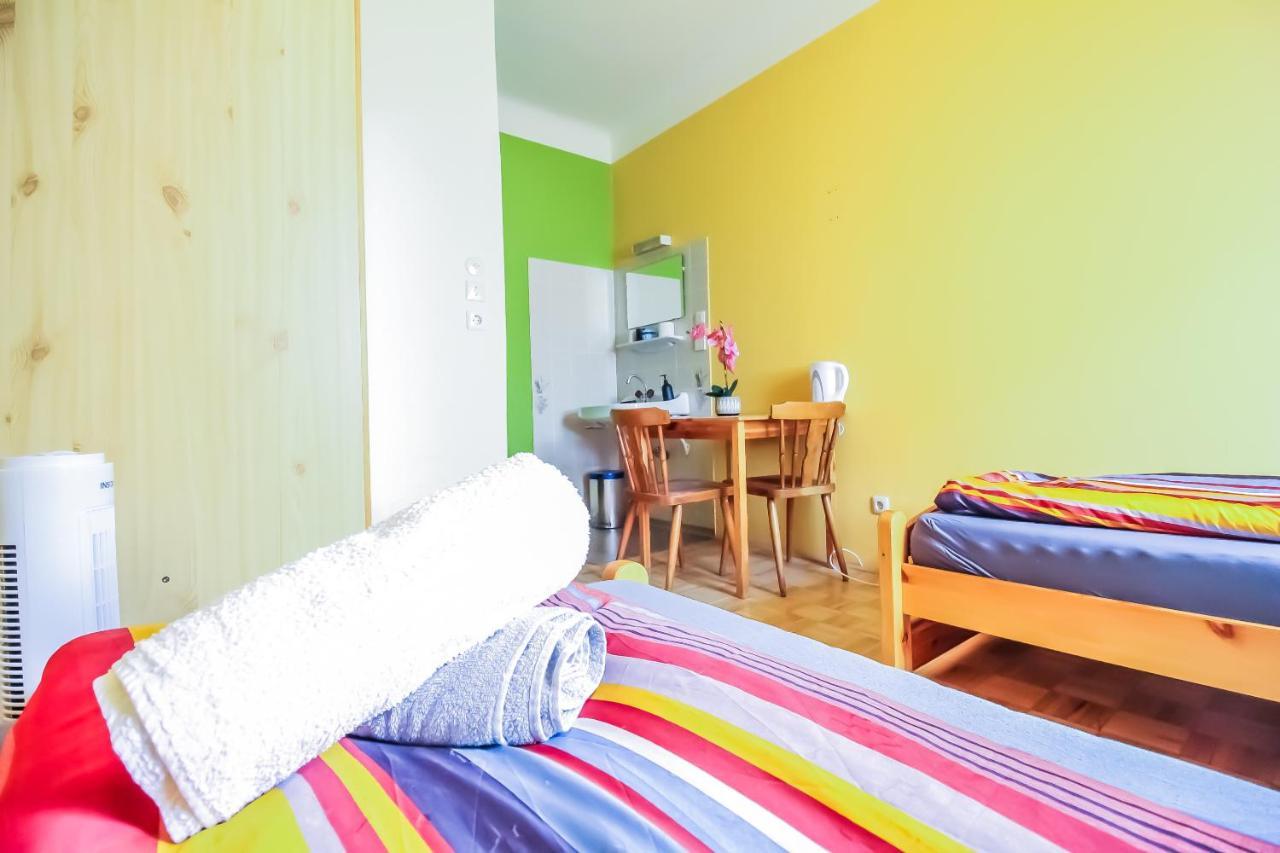 Economic 2Sb Apartment In Lively Area Vienne Extérieur photo